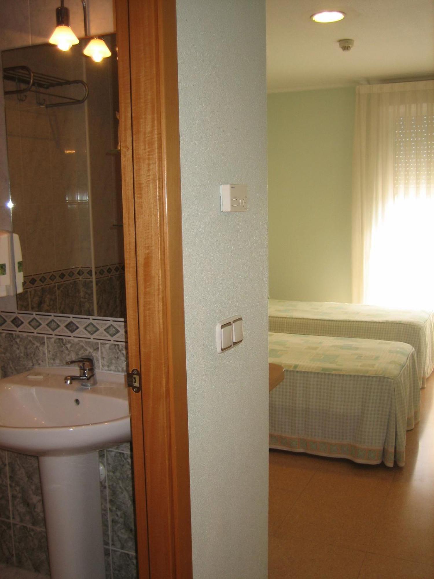 Hostal Madruga เอลเช ภายนอก รูปภาพ