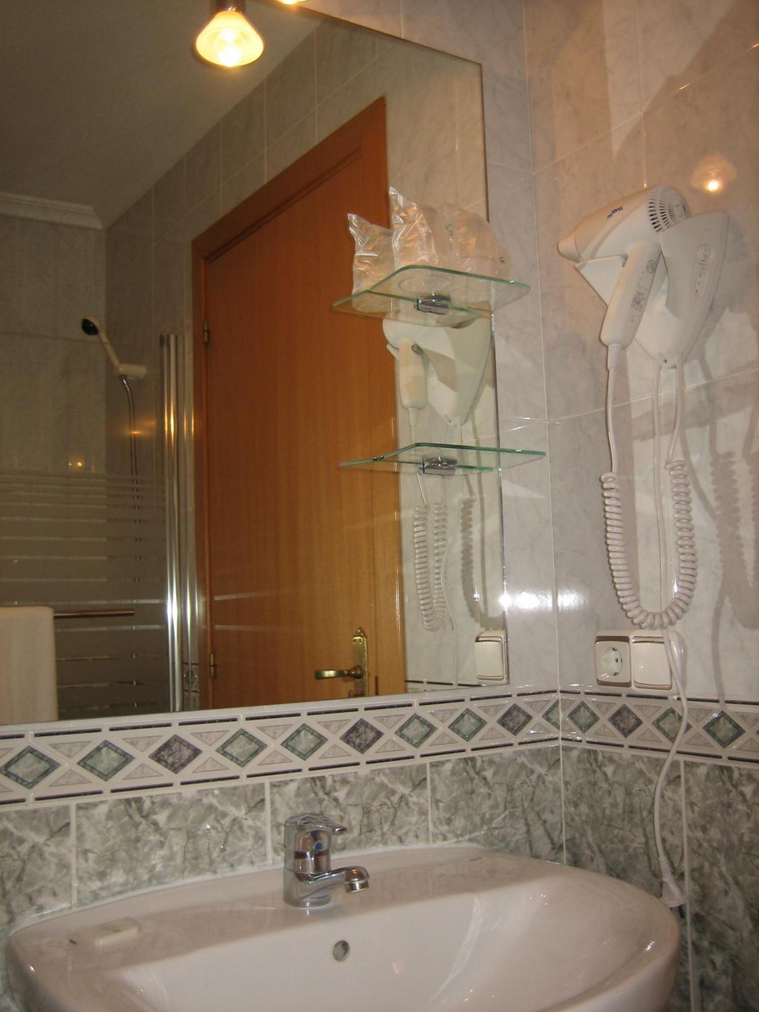 Hostal Madruga เอลเช ภายนอก รูปภาพ